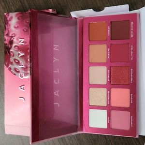 Brand New Jaclyn cosmetics Strawberry Feels pallette
